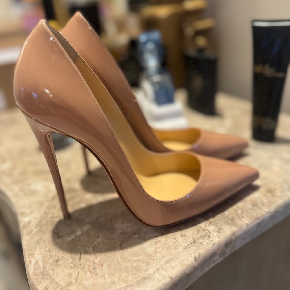 Christian Louboutin Nude Pumps NEW